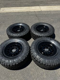 Method MR318 6x5.5 17” Gloss Black Wheels with 35” Nitto RidgeGrappler Tires CHEVY GMC TOYOTA