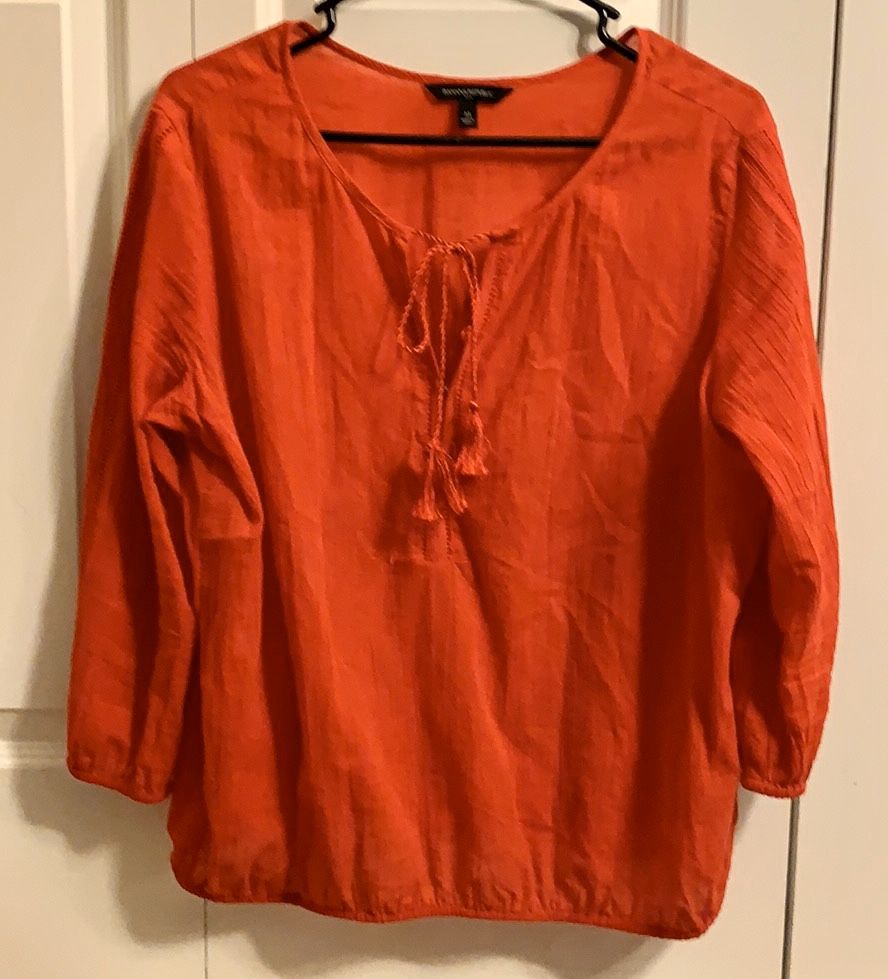 Beautiful women's top. Excellent condition. Tomato red.
