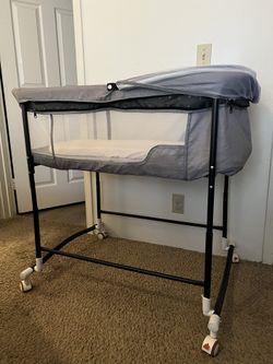 Multifunctional Bassinet with wheels