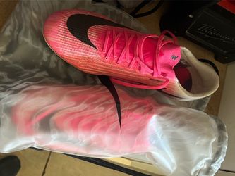 Soccer cleats