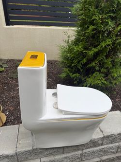 Brand new 2 toilet seat
