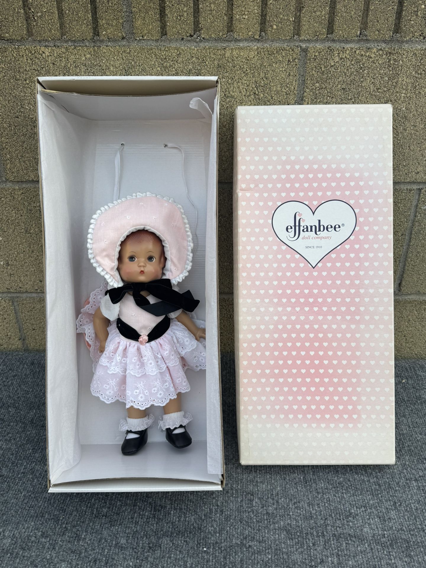 Vintage Effanbee doll with pink dress and cap - Original collectible with box