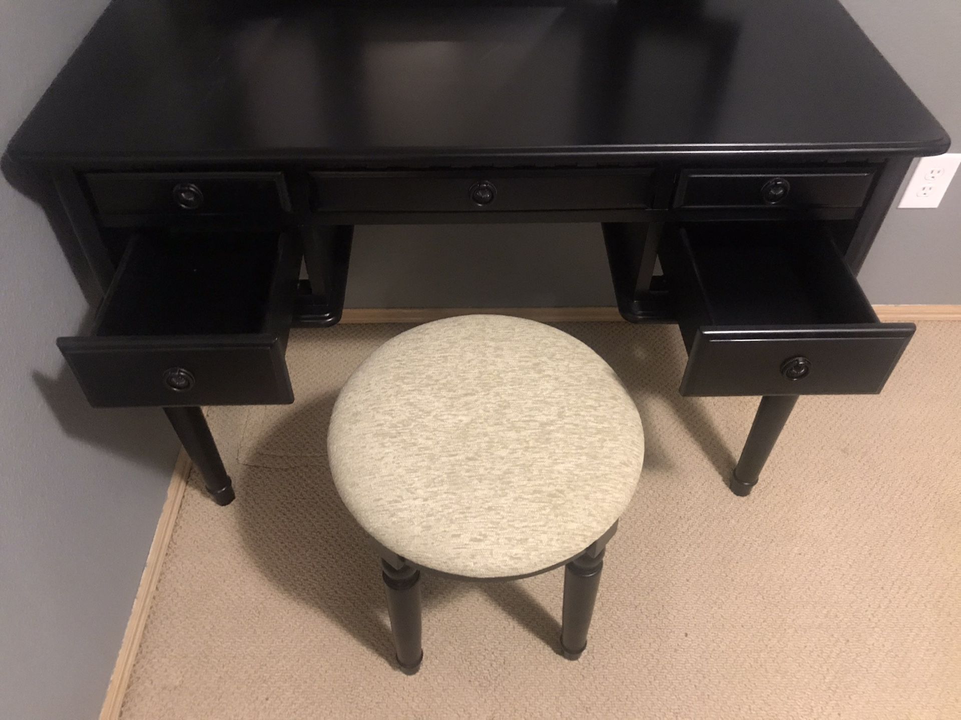 *Pending sale* Black makeup vanity for Sale in Federal Way, WA OfferUp