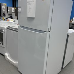 30 in. W 20 cu. ft. Top Freezer Refrigerator