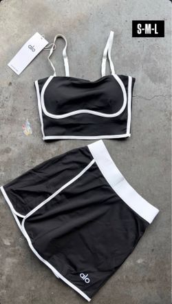 Black and white Alo yoga set