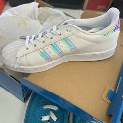 NEW. Size 2 1/2 KIDS