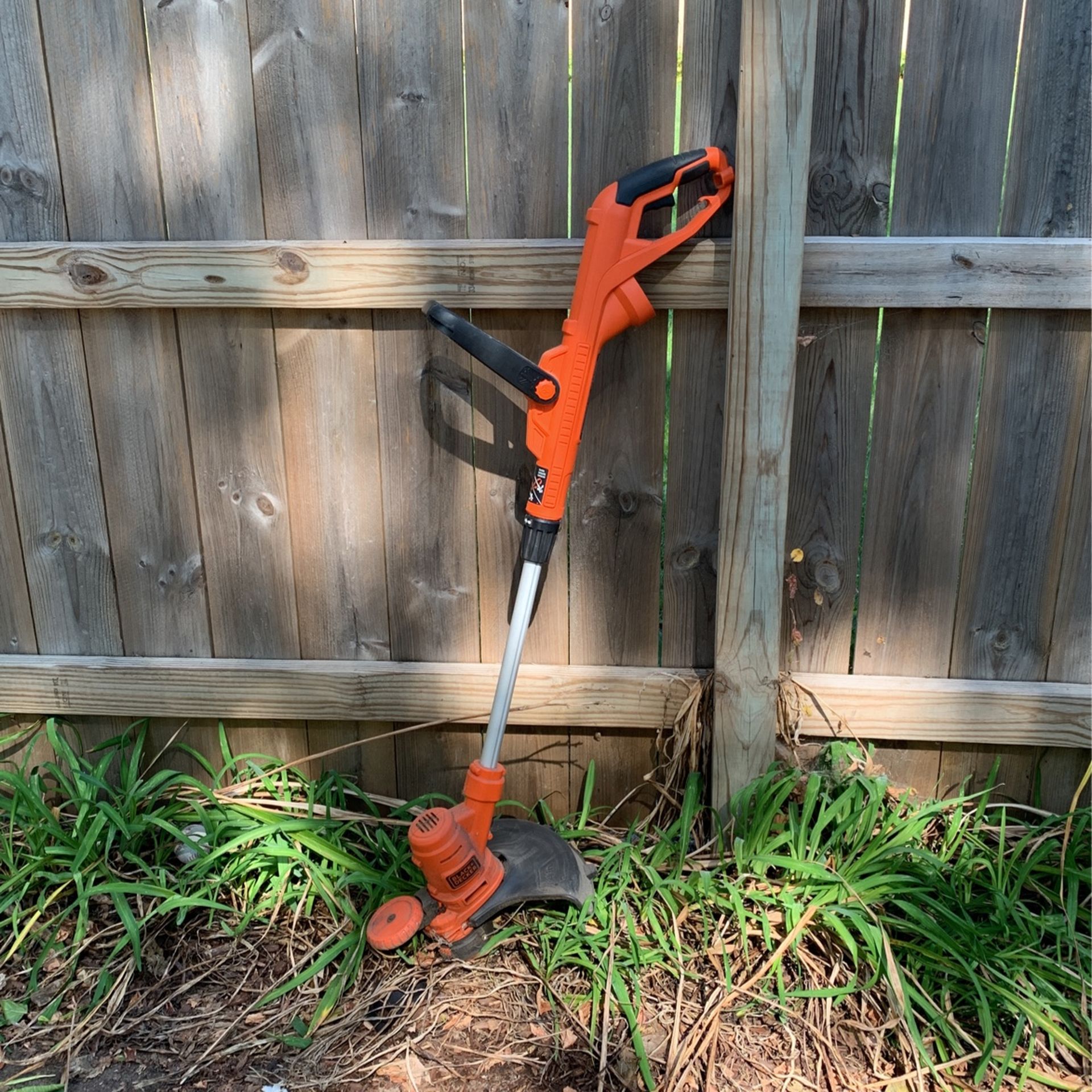 BAREY USED Black And Decker Corded Weed Trimmer And Edger