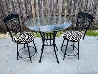 Bistro / Pub Set Table And 2 Swivel Stools in Good Condition (Table 36”D x 36”H Stools 23”H to Seat) $100 Firm on Price