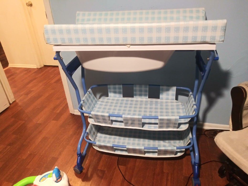 Changing table & bath on wheels