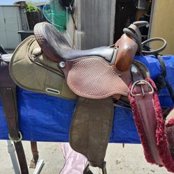 Fabricon Saddle