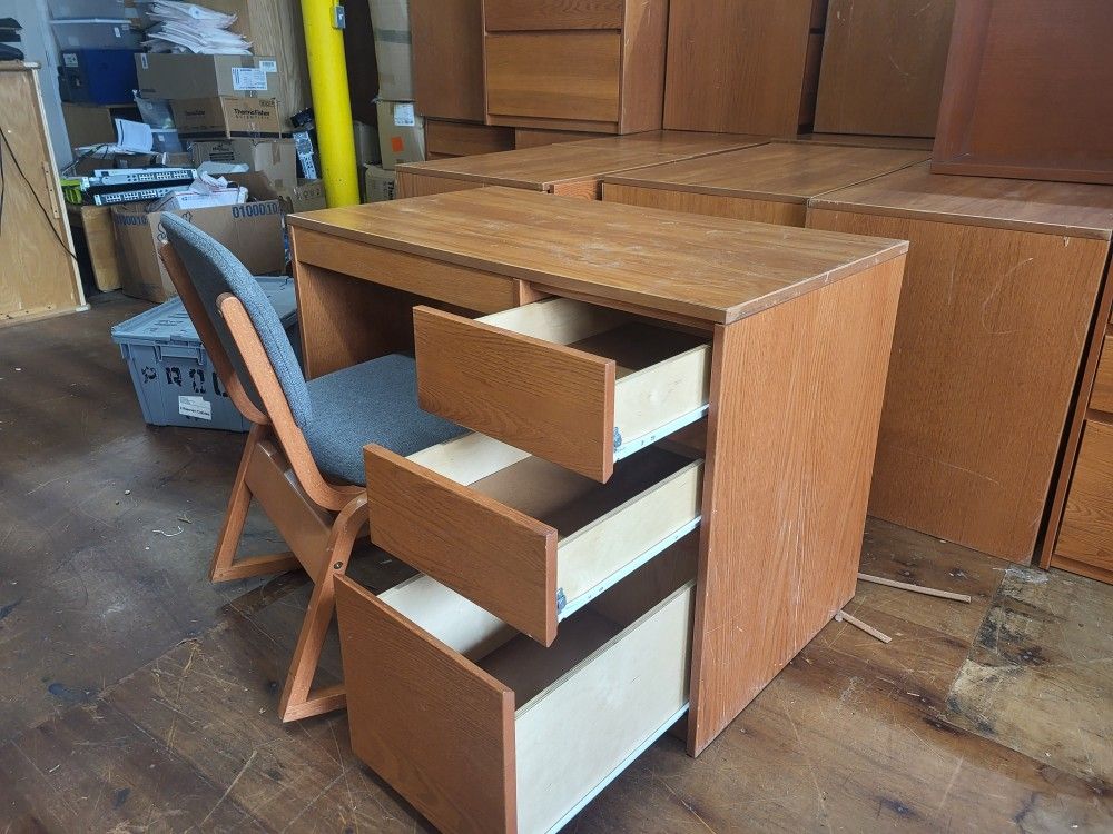 COMPLETE DESKT AND CHAIR SETTING (HOME 84)