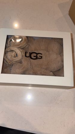 UGG Bixbee and Hat and Mitten Baby Set