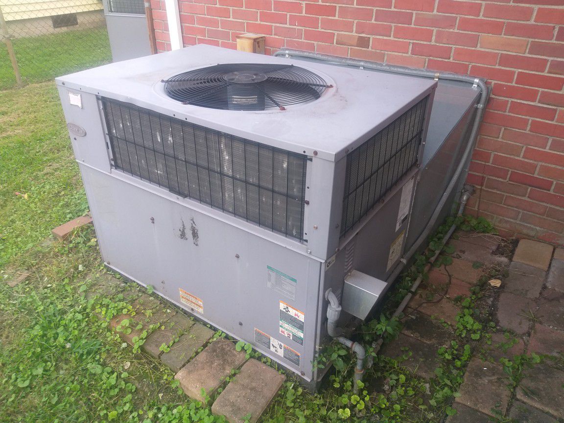 Carrier ac/ heat gas package 2 ton...works good.. don't need it anymore because upgrading to bigger unit