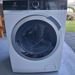 LuxCare Wash and Steam Refresh 2.4-cu ft High Efficiency Stackable Steam Cycle Front-Load Washer (White) ENERGY STAR