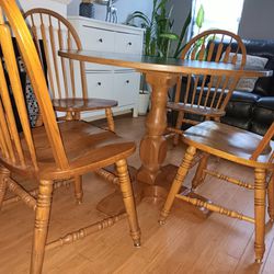 4 RICHARDSON BROTHERS CHAIRS, 1 TABLE 