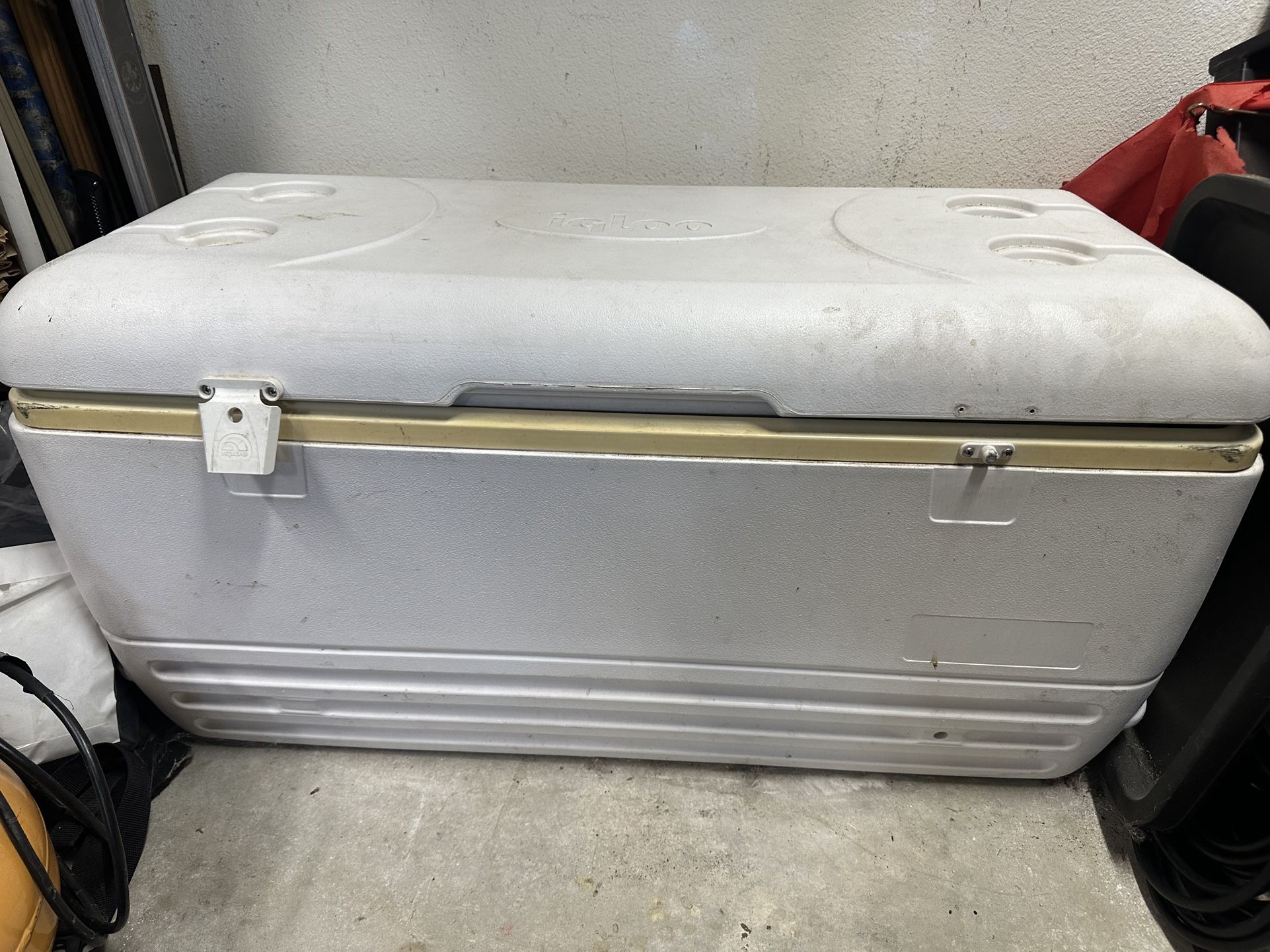 Igloo 128-Quart Insulated Cooler
