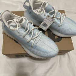 Yeezy Boost 350 V2 Mono Ice, Size 9