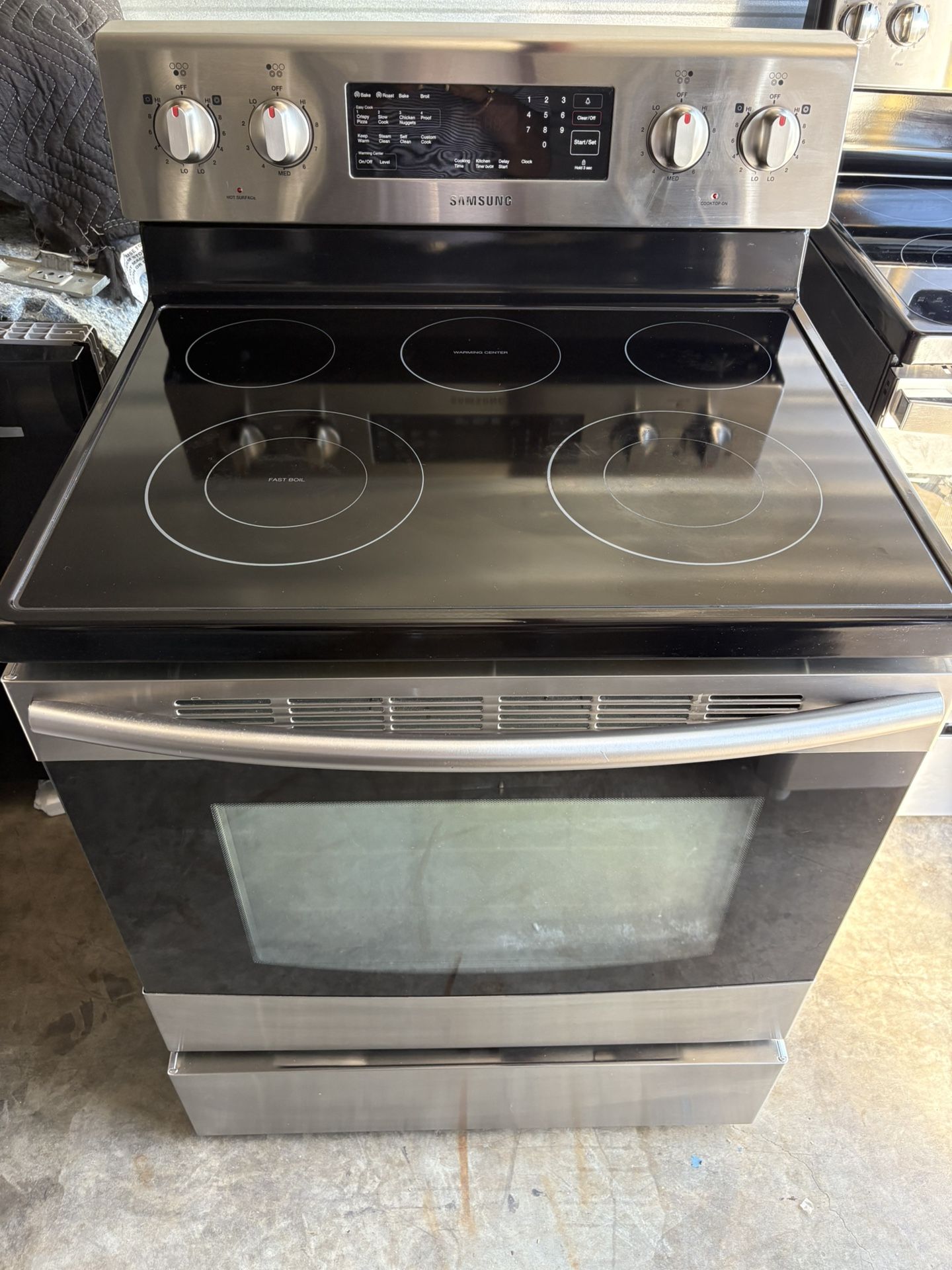 Stainless Steel Glasstop Electric Stove w/Convection Oven
