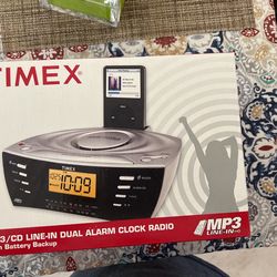 Timex MP 3/ CD Alarm Clock radio