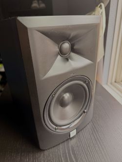 JBL LSR305 5" Active Powered Studio Monitor