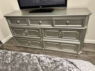 Gray 7-Drawer Dresser – 63.5” Wide – Excellent Storage