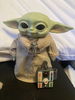 Walking Baby Yoda