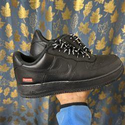 Air Forces 1’s black supreme 