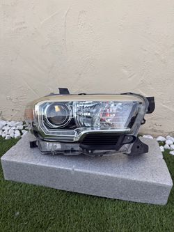 TOYOTA TACOMA LED (-2016 2017 2018 2019 2020 2021 2022 2023)- HEADLIGHT HEADLAMP RIGHT PASSENGER SIDE RH ORIGINAL USED OEM