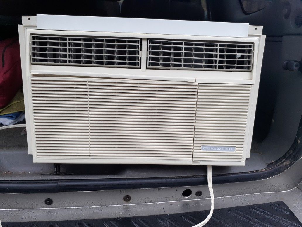 Emerson Quiet Cool 5100 Btu Air conditioner 