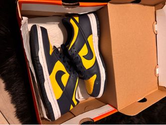 Michigan Dunks GS 4.5y