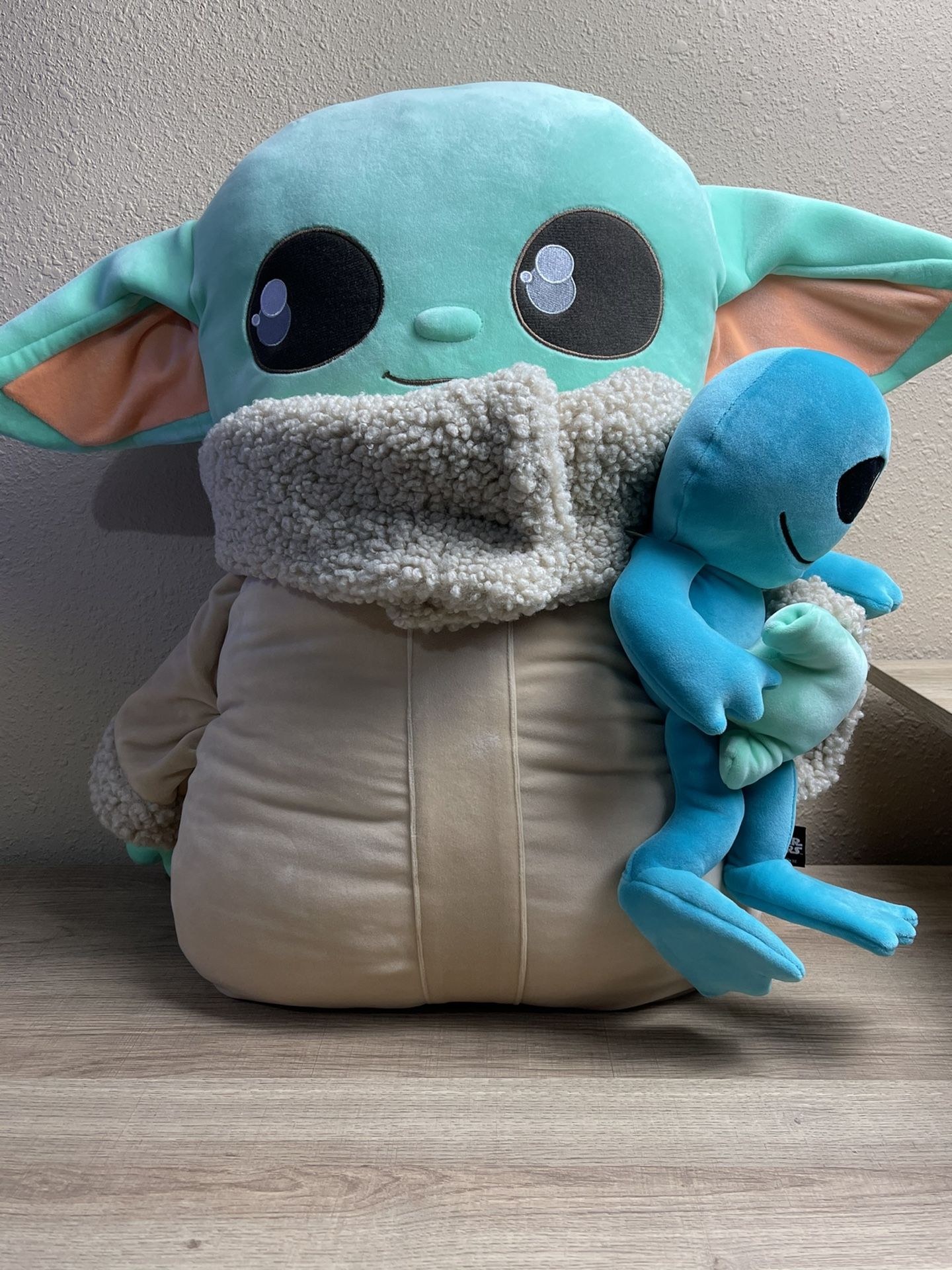 STAR WARS The Mandalorian The Child Ginormous Cuddle Plush Stuffed Toy Baby Yoda 24”