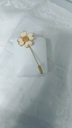 Vintage hat pin clover