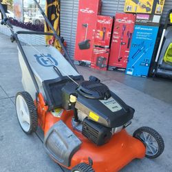 HUSQVARNA GAS SELF-PROPELLED LANW MOWER 