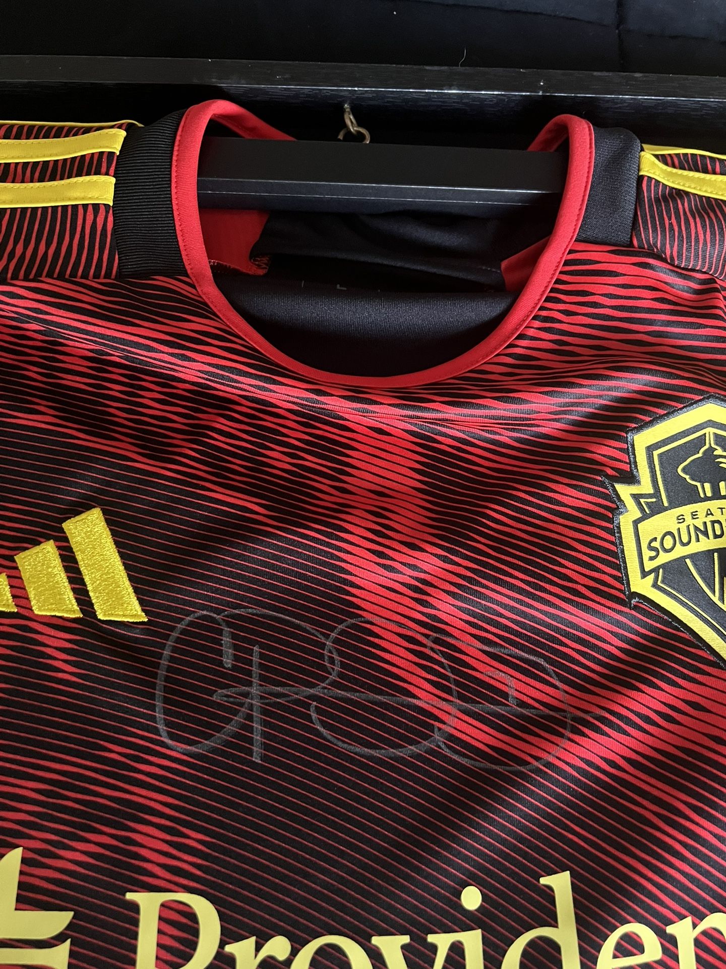 Cristian Roldan Signed Jersey