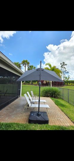Purple leaf cantilever umbrella