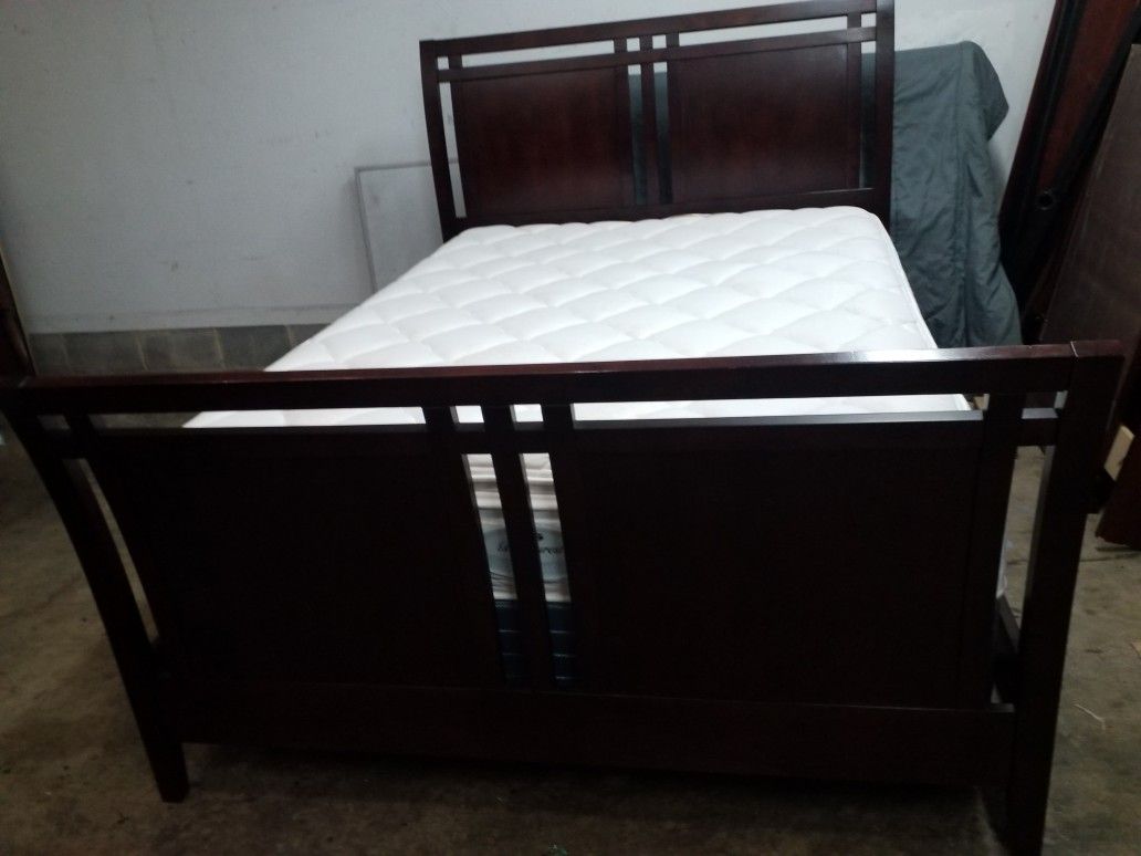 QUEEN BED WITH MATTRESS AND BOX