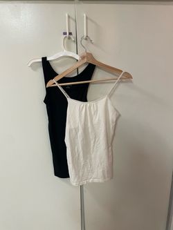 Set of 2 Tank tops (black and white)