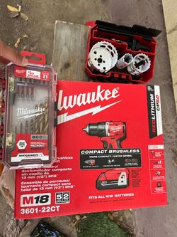 Milwaukee drill/driver set