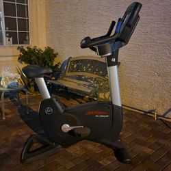 Life Fitness 95C Inspire Life Cycle Upright Bike

