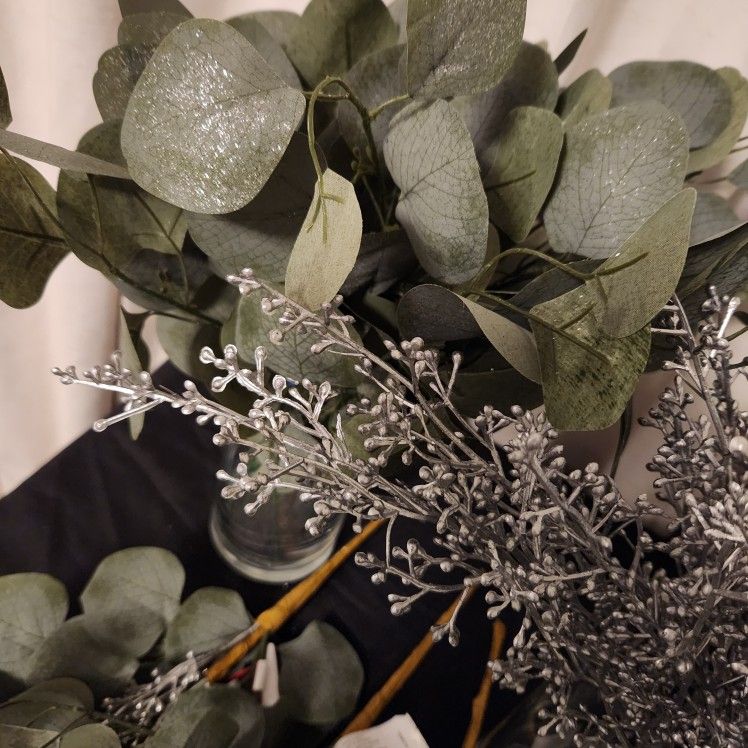 Faux Frosted / silvery Eucalyptus