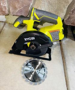RYOBI ONE+ 18V Cordless 5 1/2 in. Circular Saw (Tool Only) New