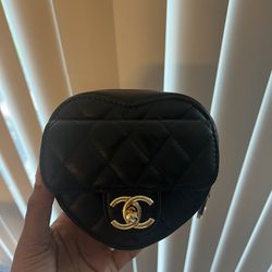 Mini Chanel Crossbody Bag - Black & Gold for Sale in Sharon Hill, PA -  OfferUp