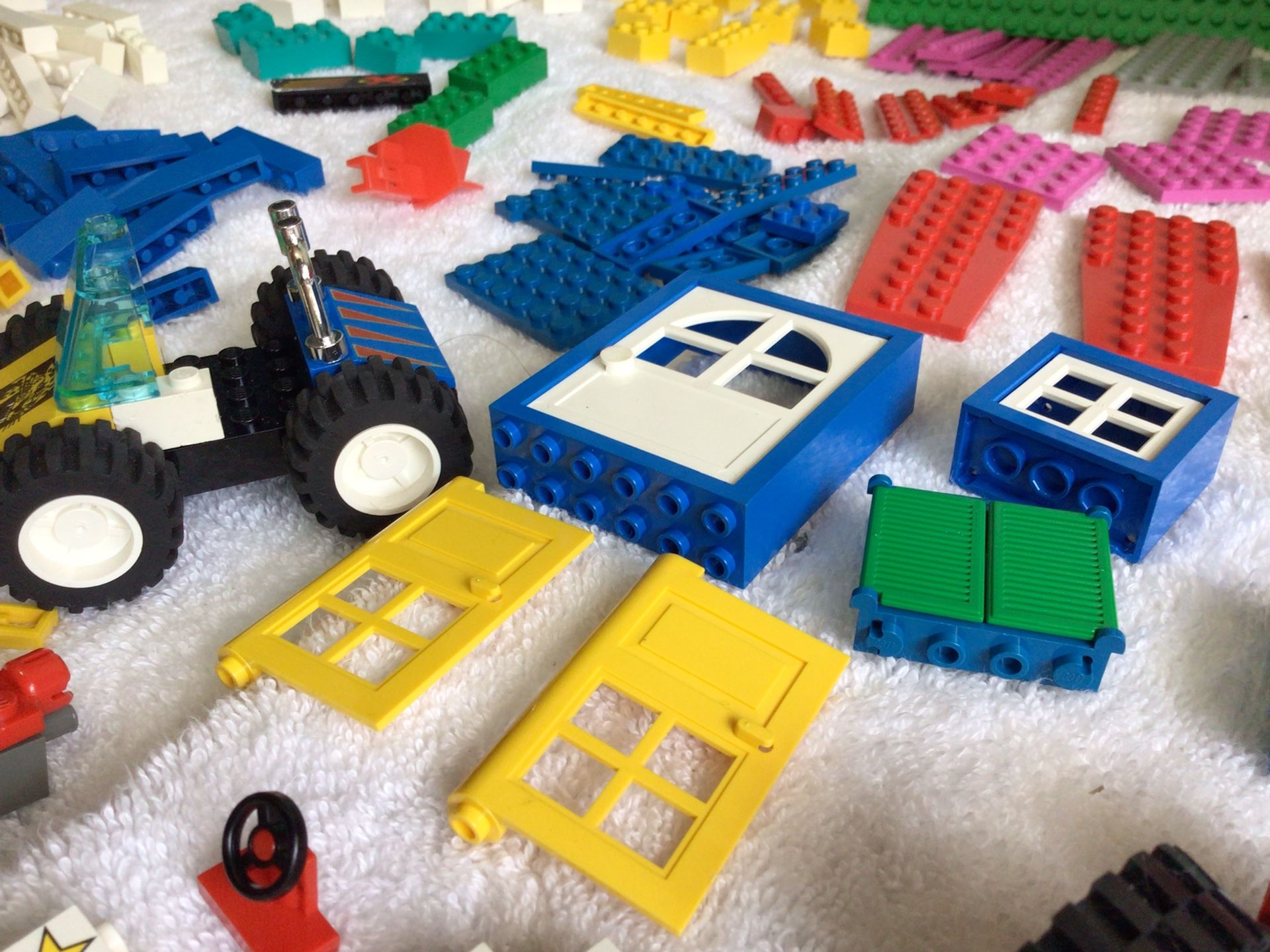 Lego Set Over 500 Pieces Wheels, Windows Plenty Of Parts To Build