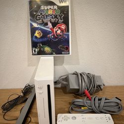 Nintendo Wii Console Bundle RVL-001 w/ Super Mario Galaxy