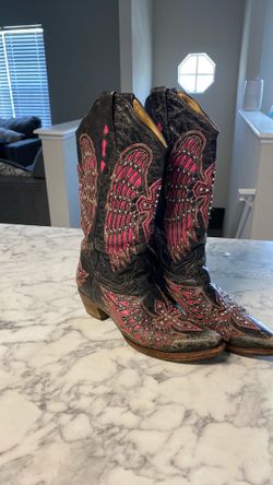 Arriate black with pink boots