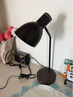 Desk lamp