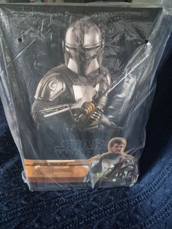 Hot Toys TMS051 The Mandalorian and Grogu 1/6 Action Figure