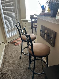 2 bar stools