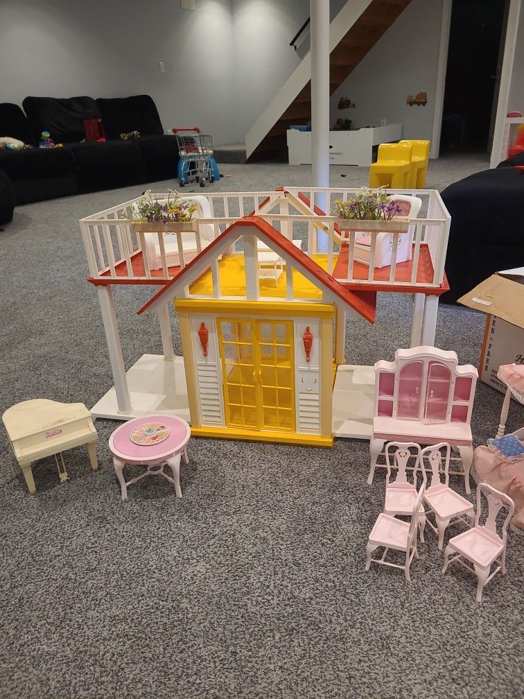 Vintage Barbie Dream House Cottage With Furniture