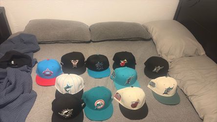 Fitted hats for men size 7 1/4 read description